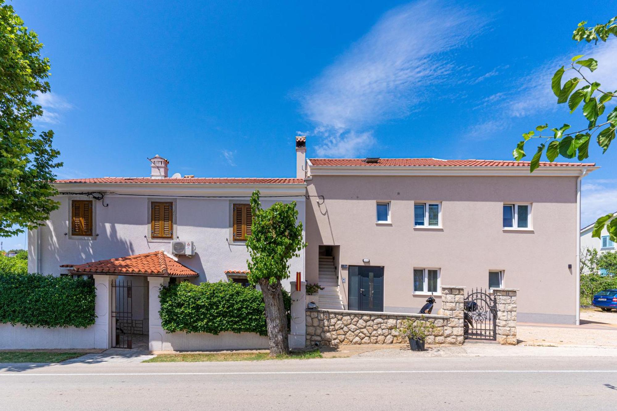 New 4 Star Apartment M&A In Town Cres Εξωτερικό φωτογραφία